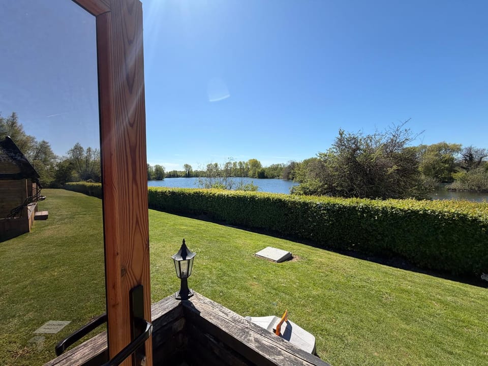 Lake View Retreats Apartment in London Borough of Hillingdon