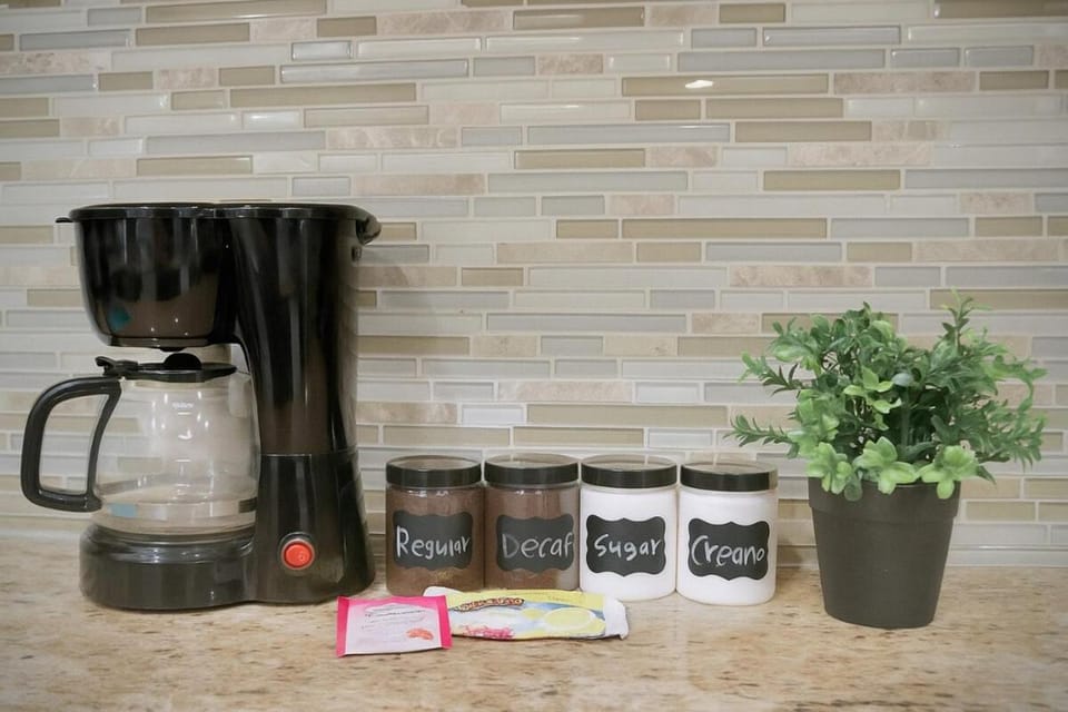Coffee/tea facilities, Kitchen or kitchenette