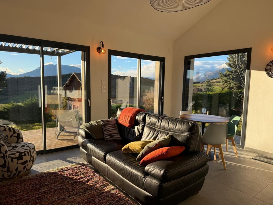 Living room, Mountain view