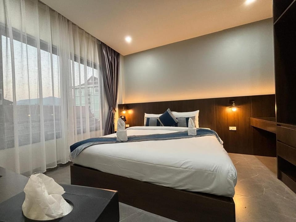 Bed, Photo of the whole room, Bedroom, towels