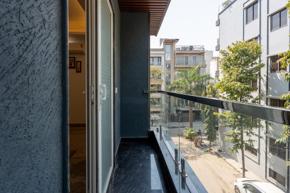 Property building, Day, View (from property/room), Balcony/Terrace, City view, Street view