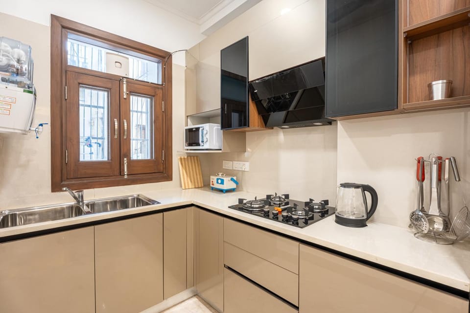Coffee/tea facilities, Kitchen or kitchenette, microwave, stove, toaster, kitchen