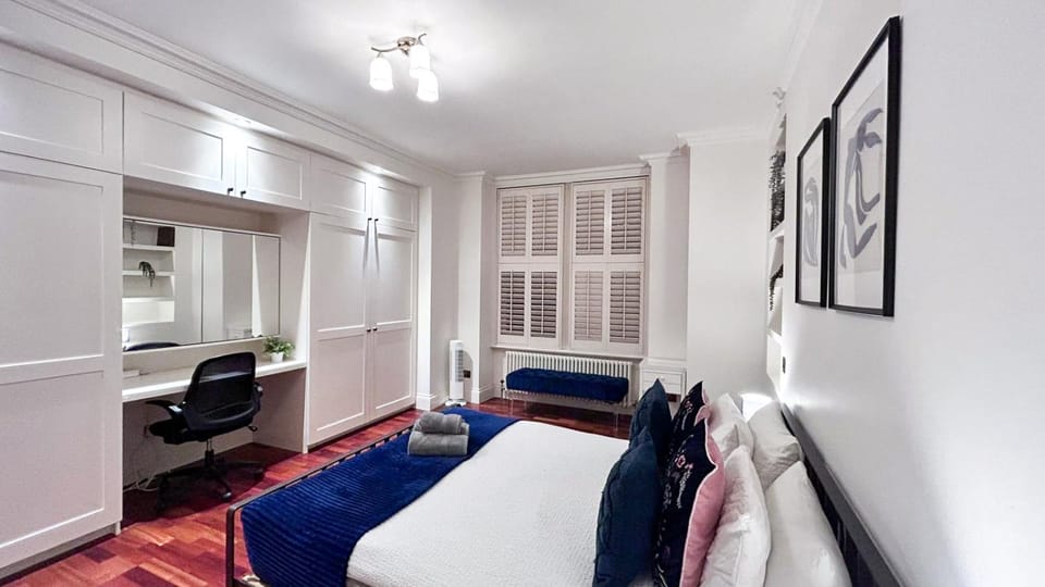 Bed, Photo of the whole room, Seating area, Bedroom, heating, internet, towels