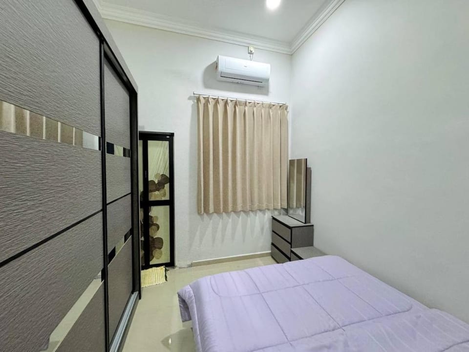 Rumah Mak Anjang - Wifi, 4BR, 9-10Pax House in Terengganu, Malaysia