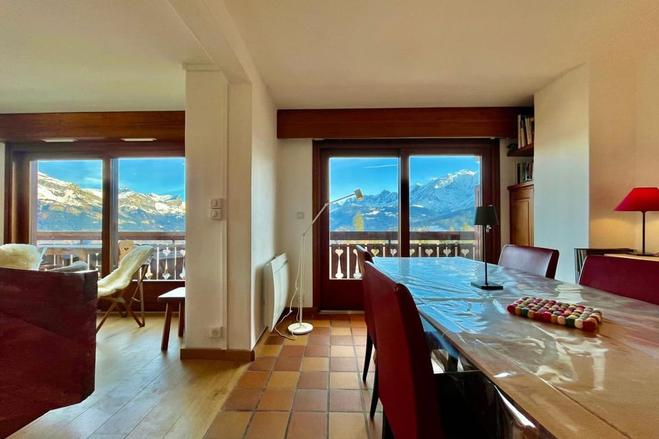 Stay in the mountains with stunning views Apartment in Combloux
