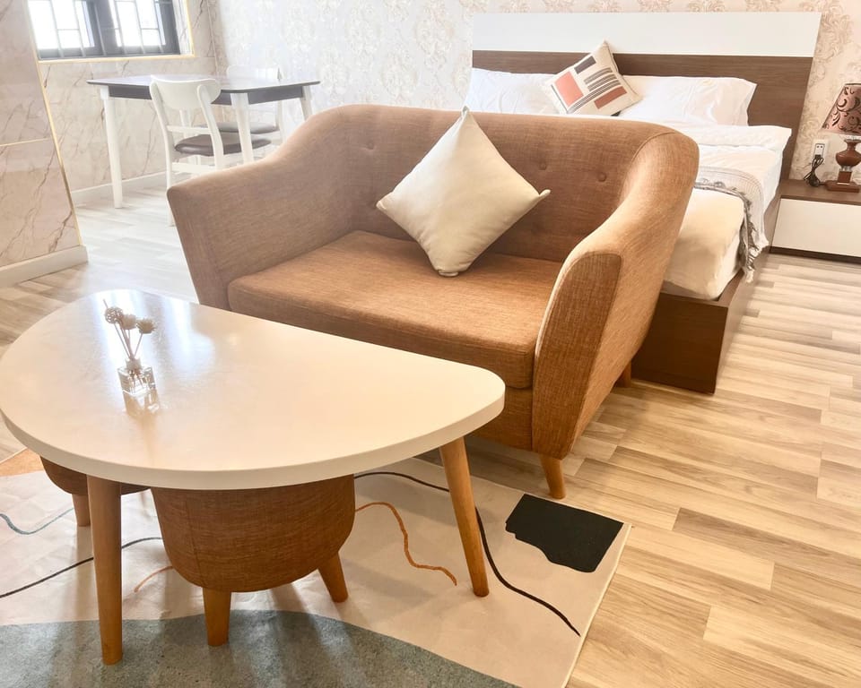 Living room, Seating area