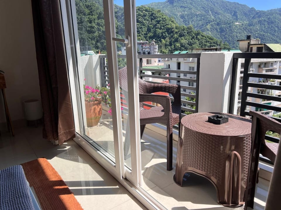 Prithvi Hotel Rishikesh - Aesthetic Rooms In Upper Tapovan With Aircon, Smart TV and Free Airport Pickup for 7 or more nights booking Apartment in Rishikesh