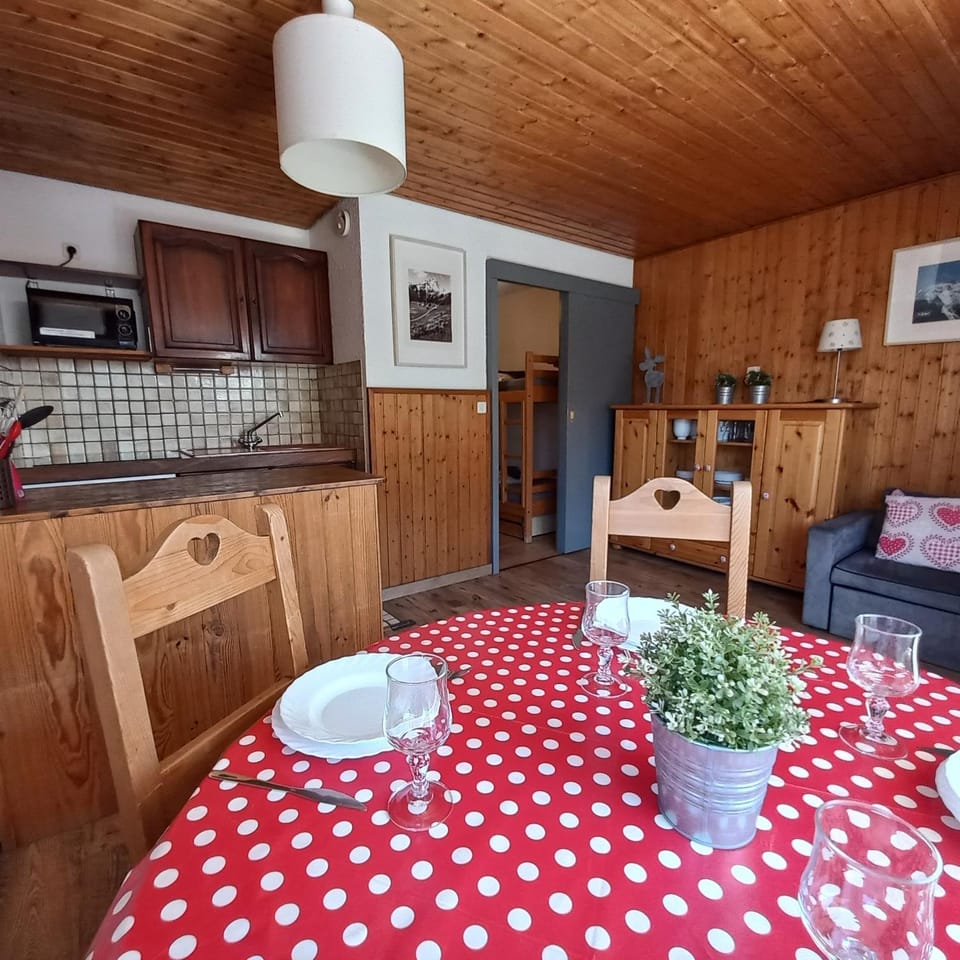 Kitchen or kitchenette, Living room, Photo of the whole room, Seating area