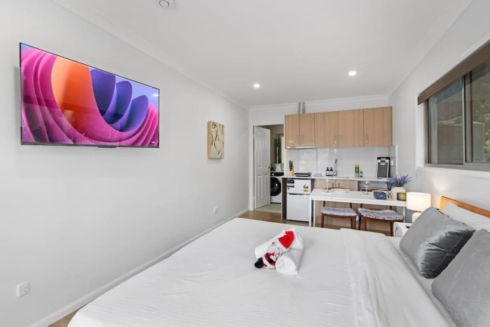 1BR Walk to Westfield deal for Solo Stays House in Brisbane