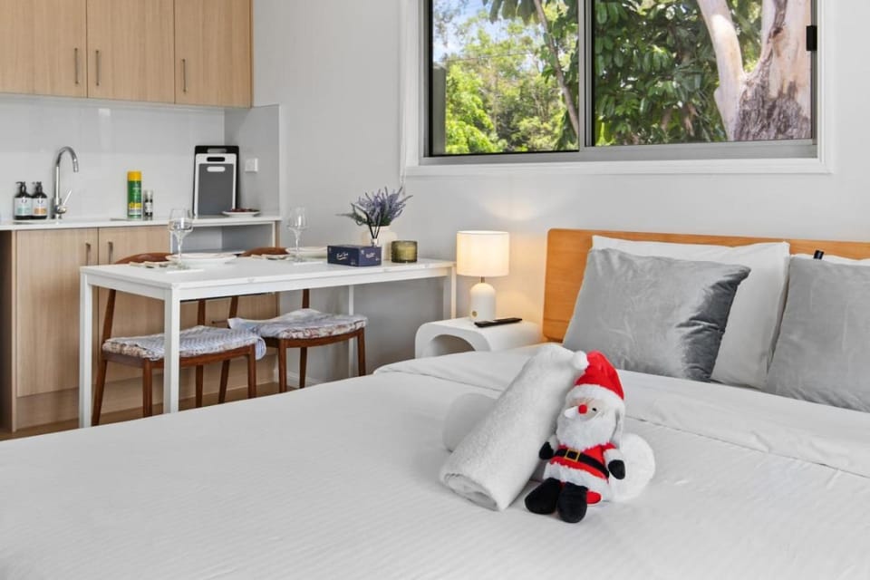 1BR Walk to Westfield deal for Solo Stays House in Brisbane