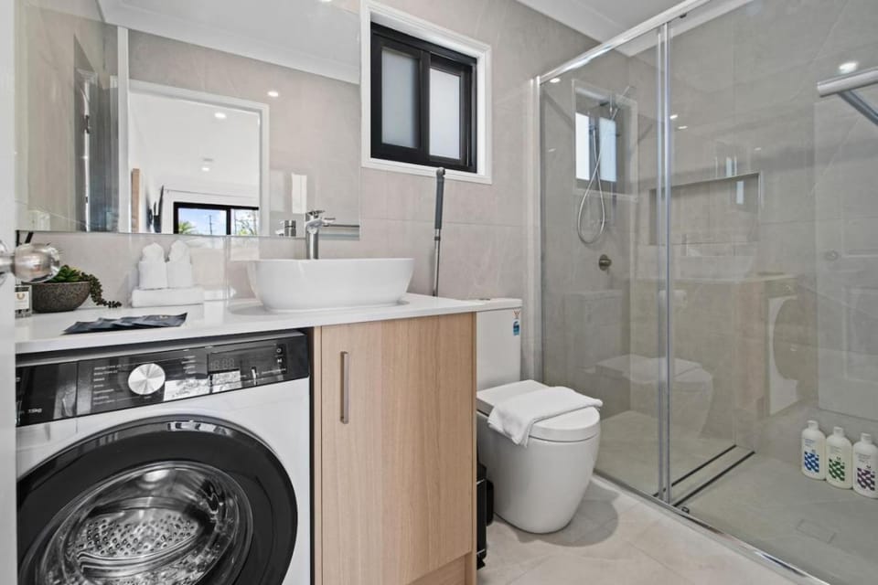 1BR Walk to Westfield deal for Solo Stays House in Brisbane