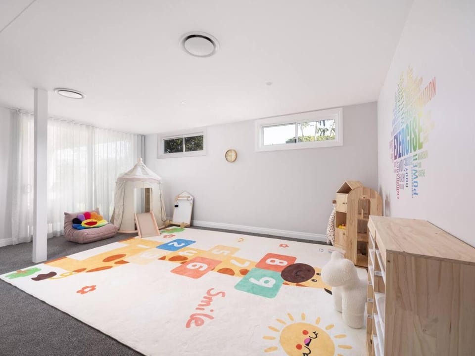 6mil LUXE Hilltop 6 Bedroom Heritage Mansion House in Brisbane