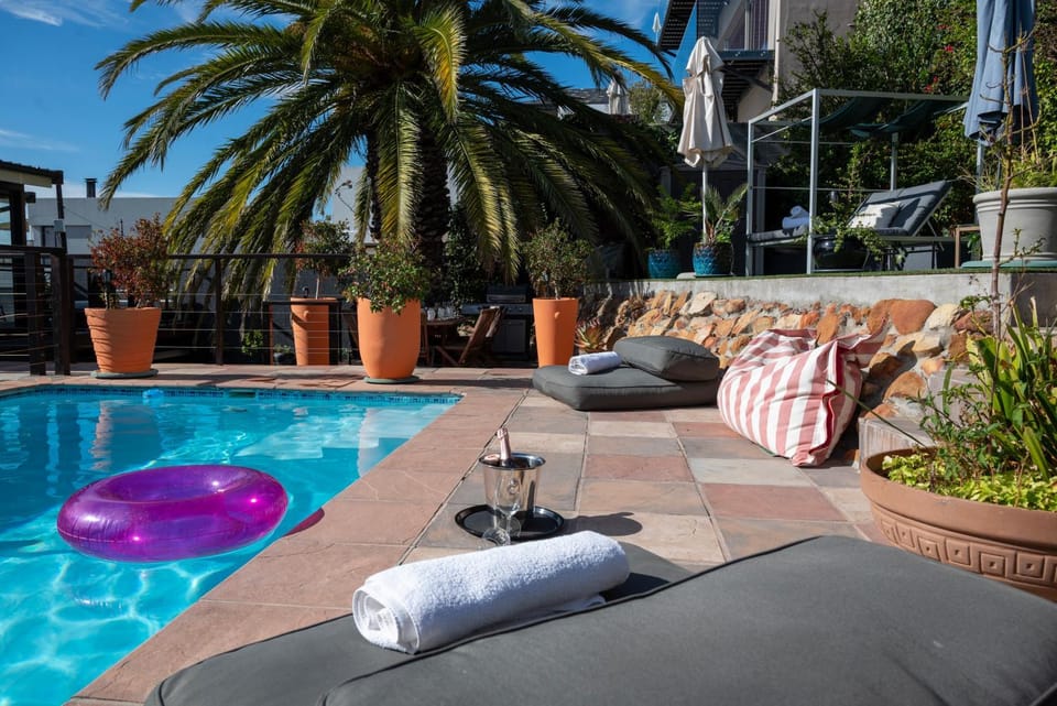 Pool view, Swimming pool, sunbed, towels