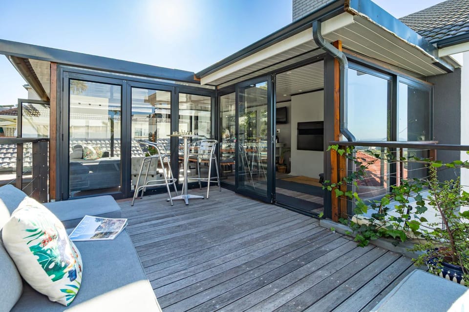 Property building, Patio, Day, View (from property/room), Balcony/Terrace, Seating area, Dining area