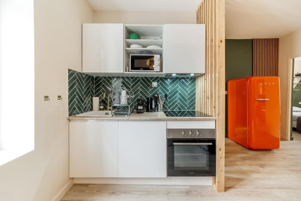 Kitchen or kitchenette, oven, stove