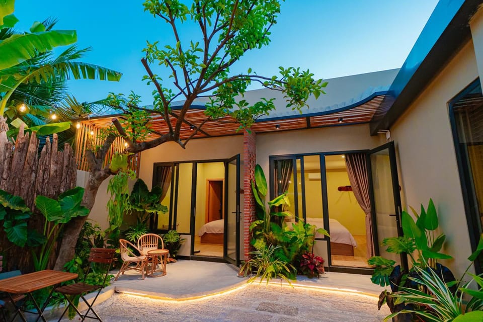 Property building, Patio, Spring, Day, Garden, Garden view