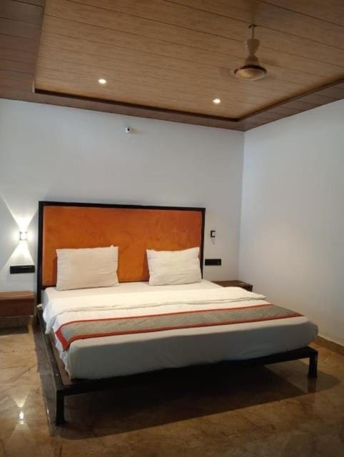 Shangri-La Eros New Delhi Apartment in Gujarat