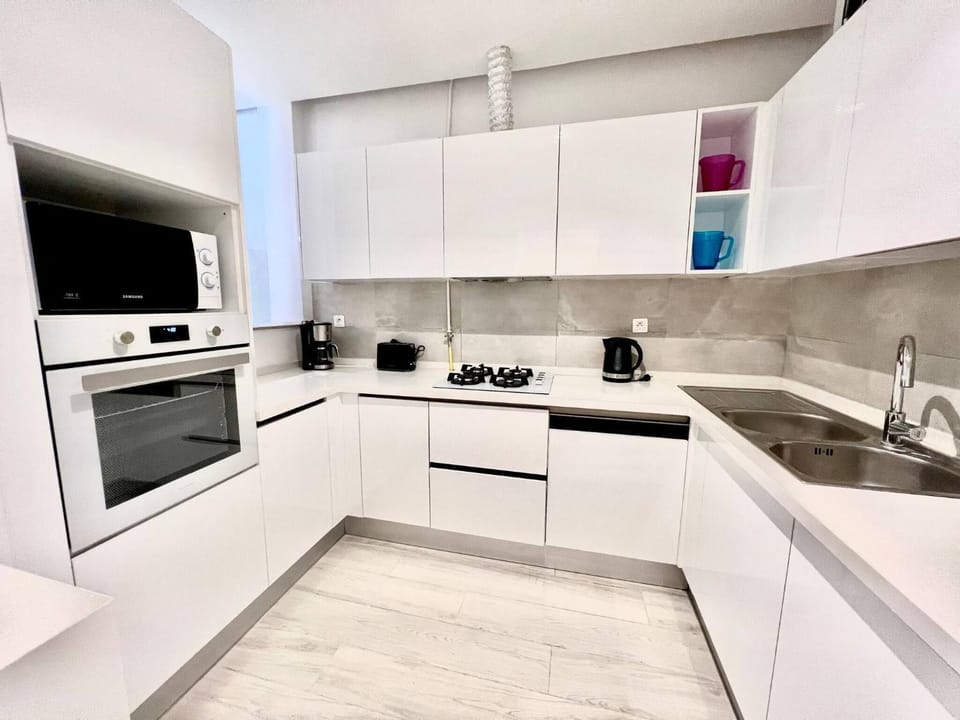 microwave, oven, kitchen