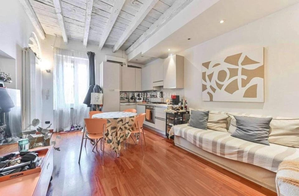 Kitchen or kitchenette, Living room, Seating area, Dining area