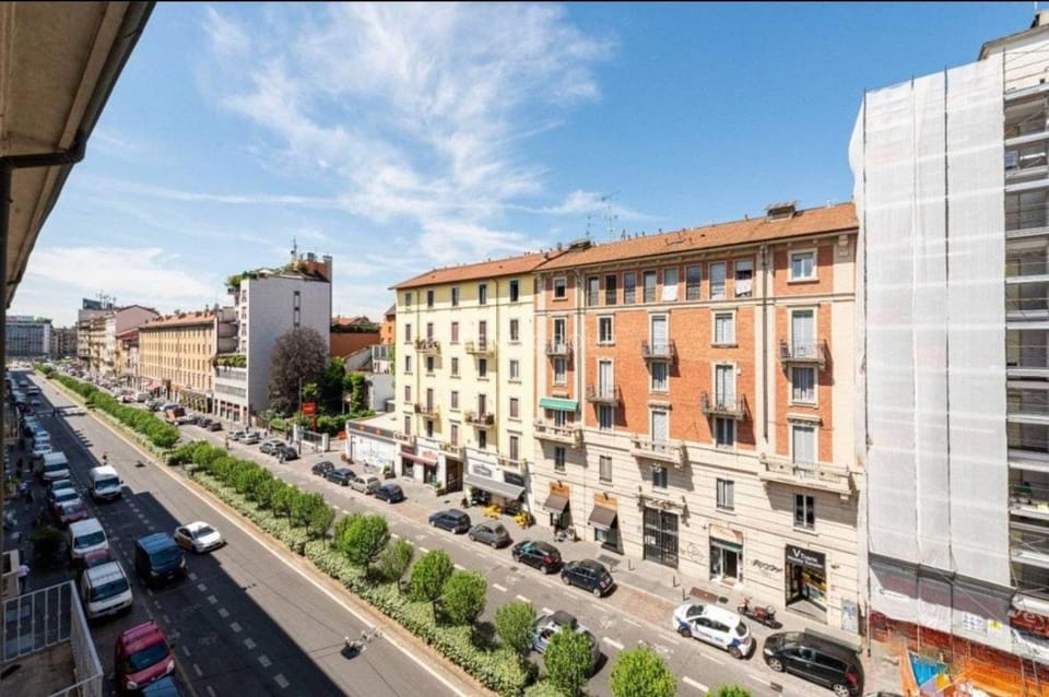 Property building, Day, Neighbourhood, City view, Street view