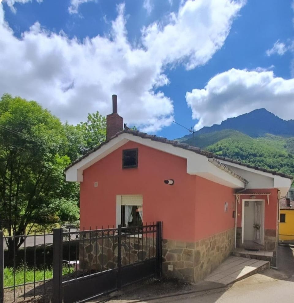 La Falguera House in Asturias