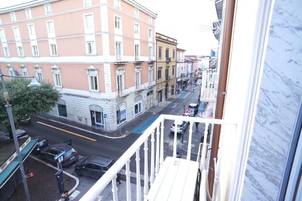 Neighbourhood, View (from property/room), Balcony/Terrace, City view, Street view, Location