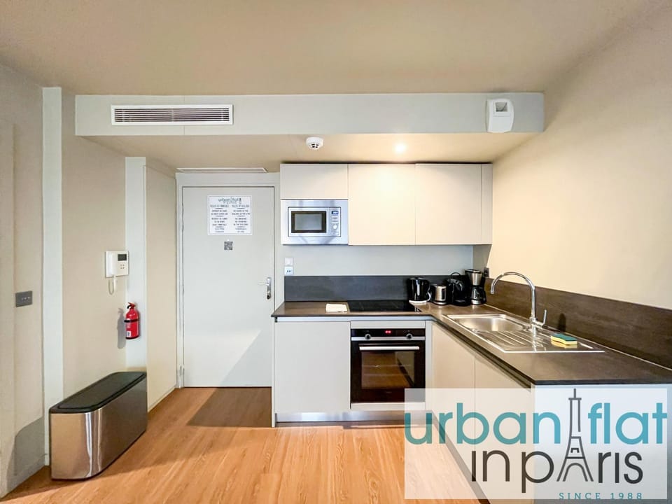 UrbanFlat 132 - Superbe appartement de 4 chambres dans le centre Apartment in Paris