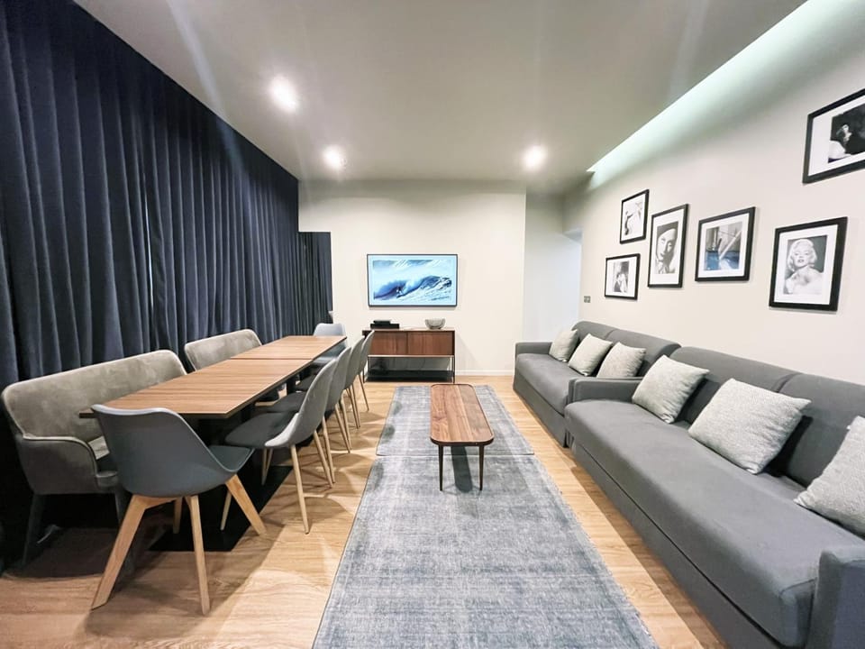 UrbanFlat 79 - Bel appartement de 4 chambres Republique Apartment in Paris