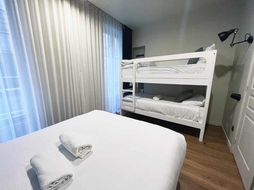 UrbanFlat 79 - Bel appartement de 4 chambres Republique Apartment in Paris