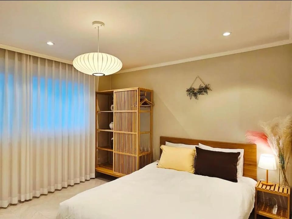 Hongik University Station Airport Railroad 1 minute Villa in Seoul