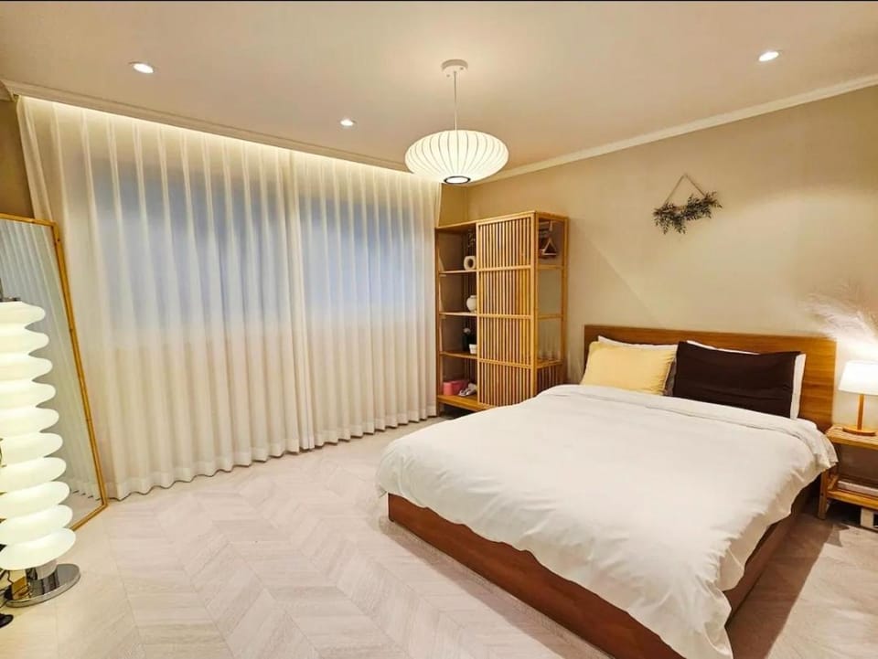 Hongik University Station Airport Railroad 1 minute Villa in Seoul
