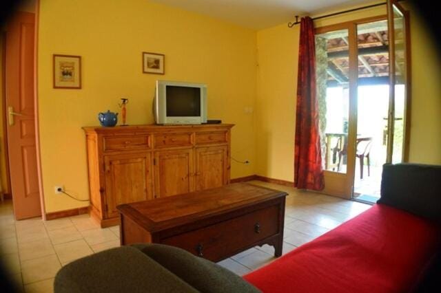 Mirabel #2, Maisonette, terrace and pool access House in Grospierres