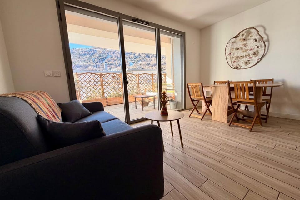Bright apartment in the heart of Briançon Apartment in Briançon