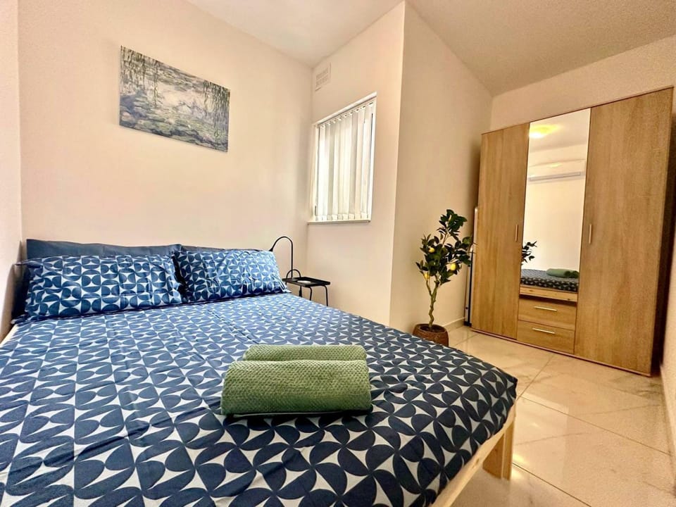 Penthouse with two balconies and views of Msida marina and Valletta Apartment in Malta