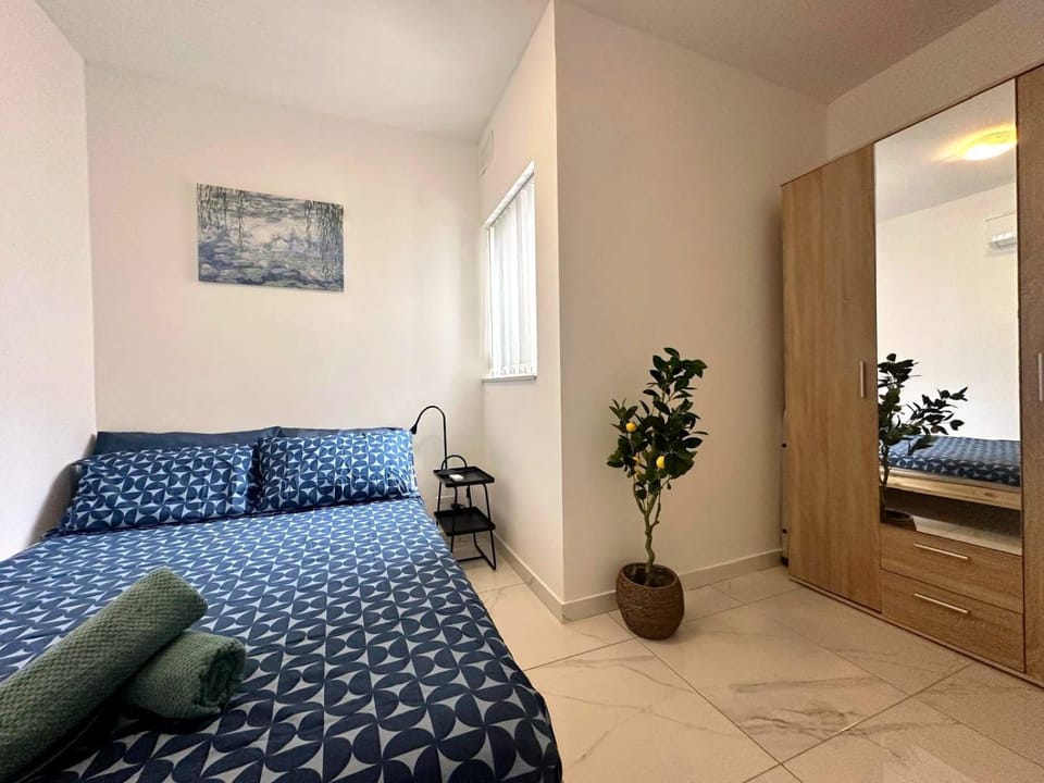Penthouse with two balconies and views of Msida marina and Valletta Apartment in Malta