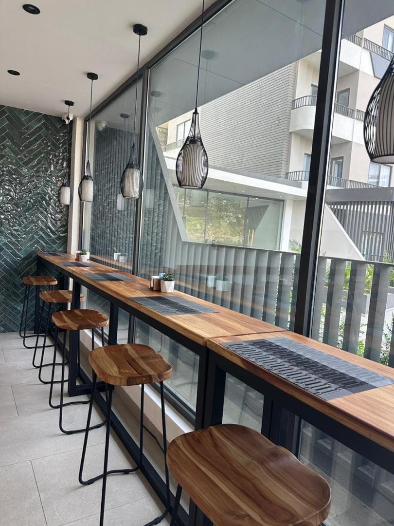 Restaurant/places to eat, Seating area