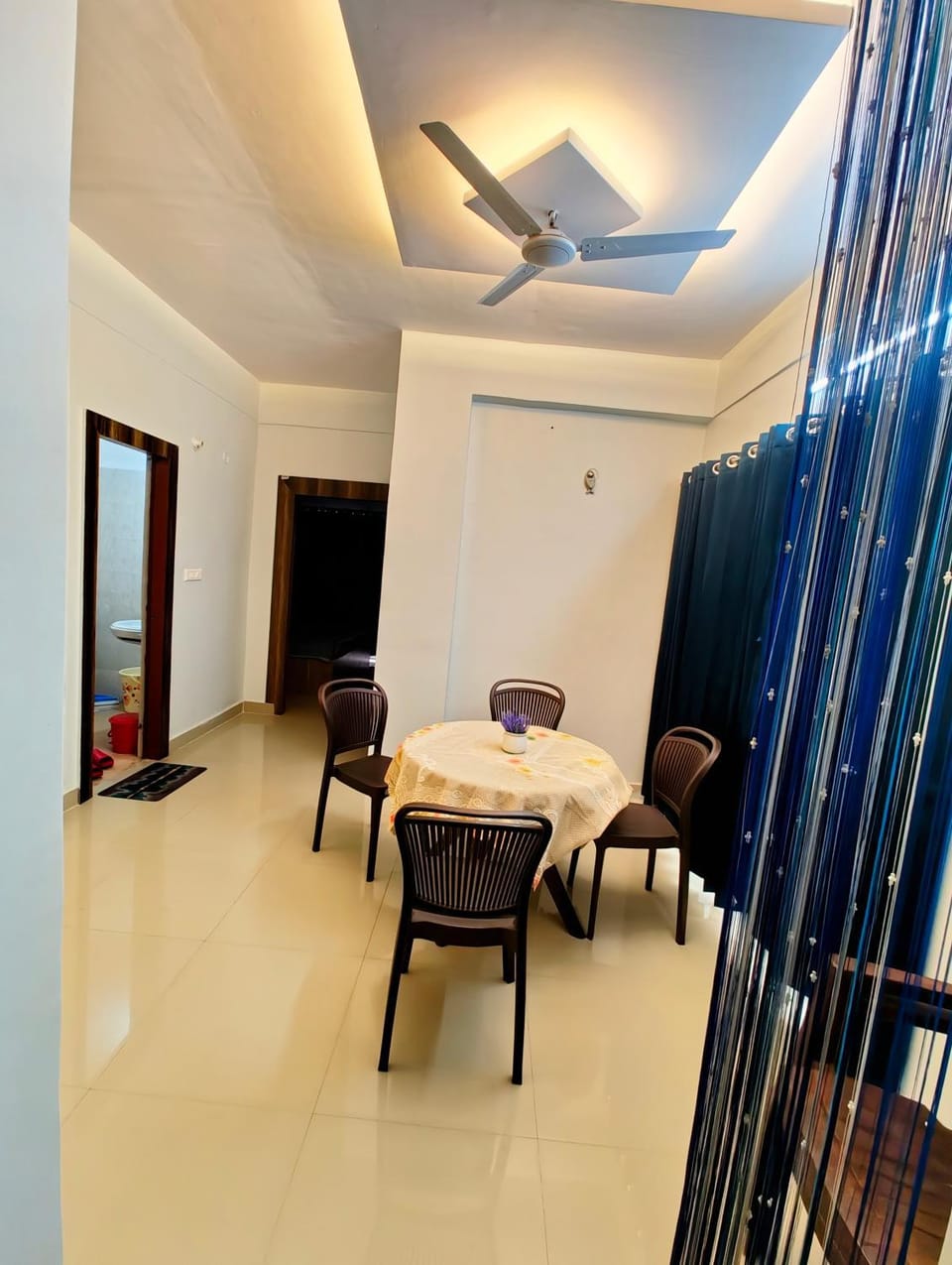 Seating area, Dining area