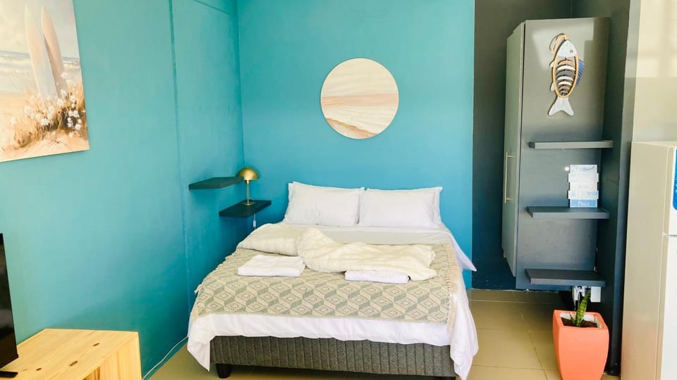 Luxury Smart Studio - Sea and Mountain Views - Gordon's Bay Apartment in Cape Town