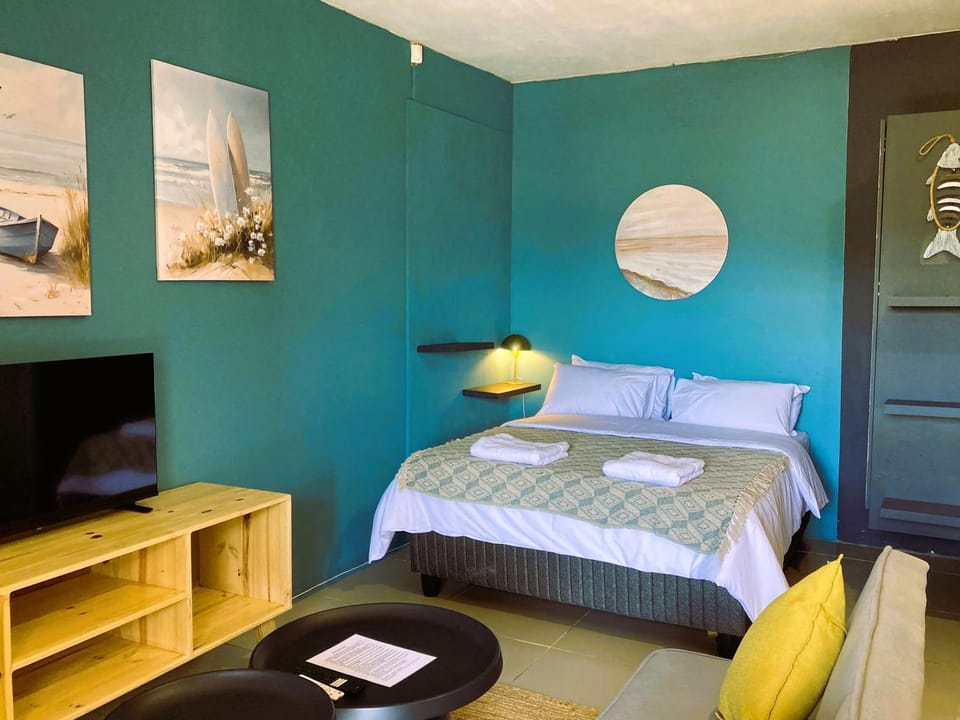 Bed, TV and multimedia, Bedroom