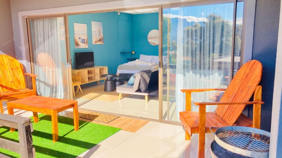 Luxury Smart Studio - Sea and Mountain Views - Gordon's Bay Apartment in Cape Town