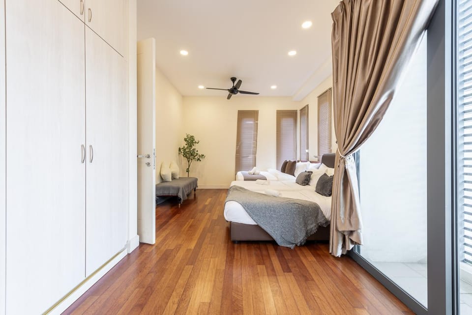 Bed, Photo of the whole room, Bedroom, wardrobe, air conditioner