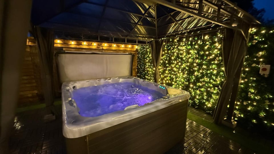 Garden, Hot Tub, Hot Tub