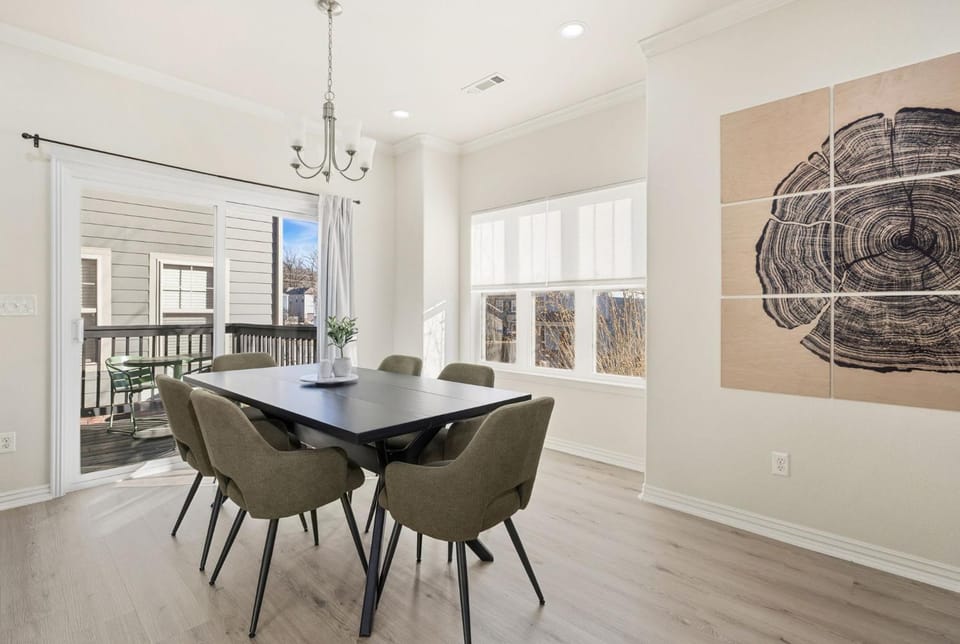 The Encore - 2 mi to Amp - 1 mi to Promenade House in Rogers