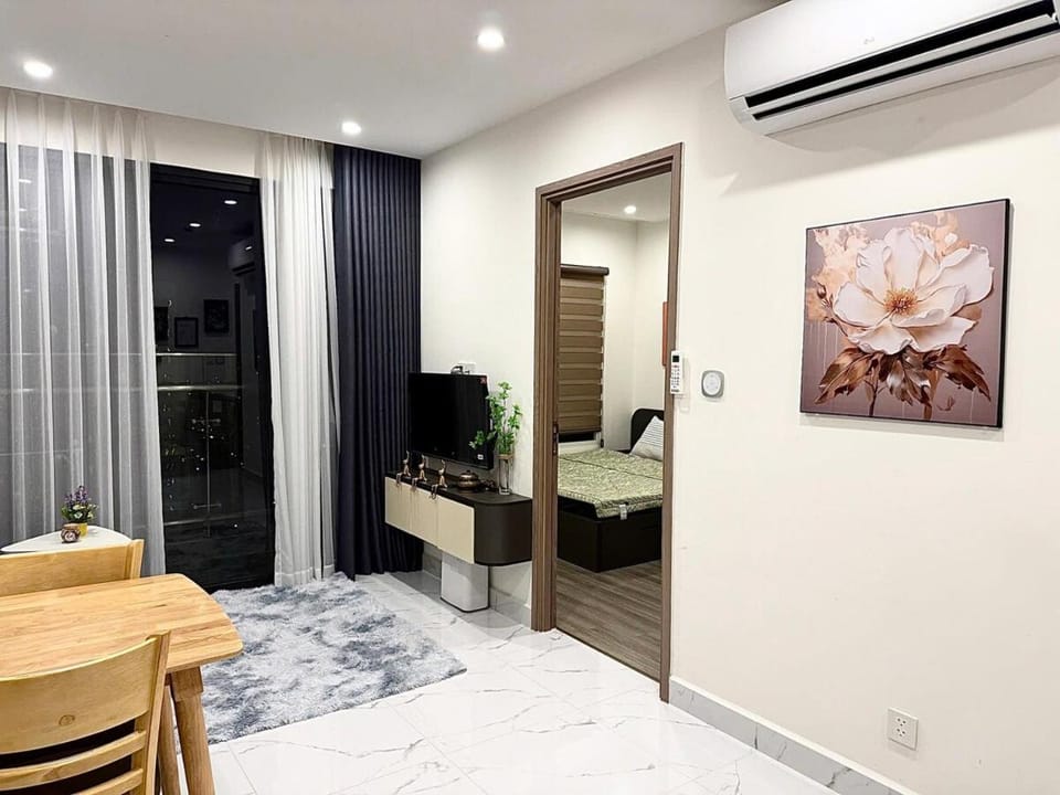Fully Furnished 2 Bedrooms Apartment, Glory Heights, 3 mins walk to Vincom Mega Mall at Vinhome Grand Park D9 Apartment in Ho Chi Minh City