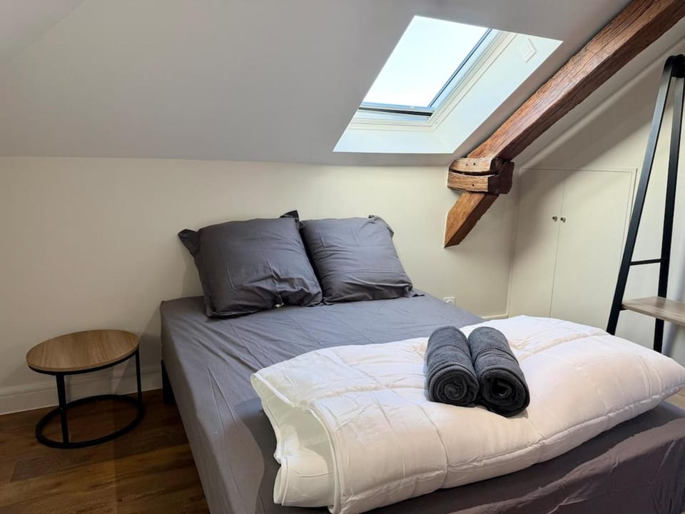 Studio rénové et lumineux, calme, wifi haut débit Apartment in Pays de la Loire