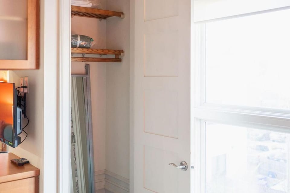 1 min walk Downtown ILM Photogenic Live Oak Apartment in Wilmington