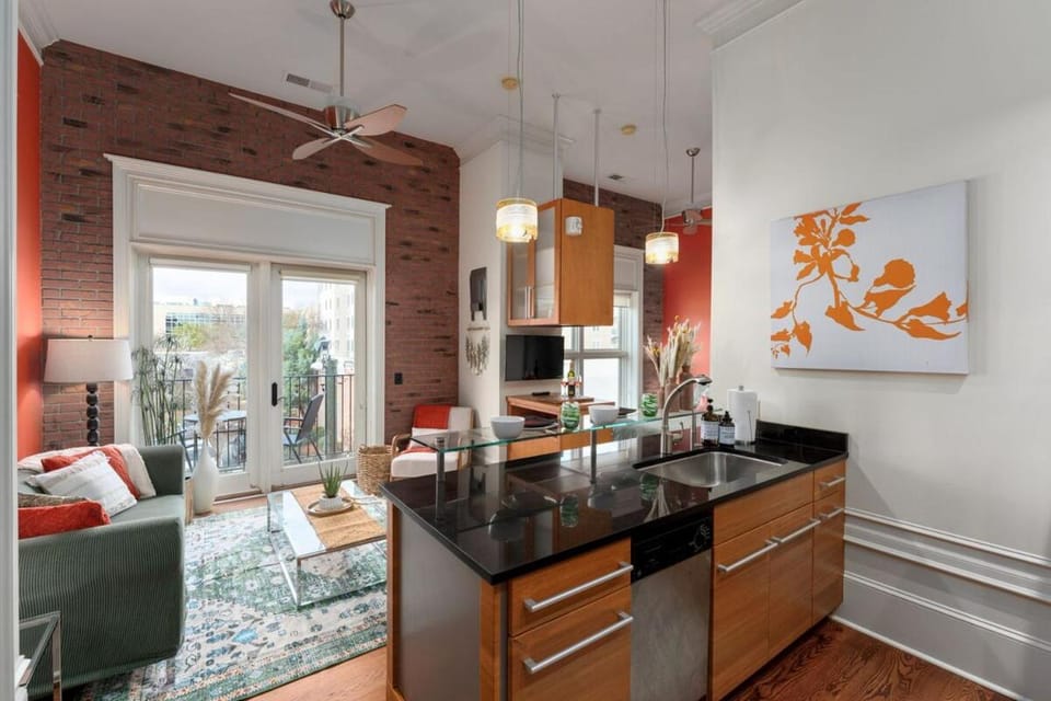 1 min walk Downtown ILM Photogenic Live Oak Apartment in Wilmington