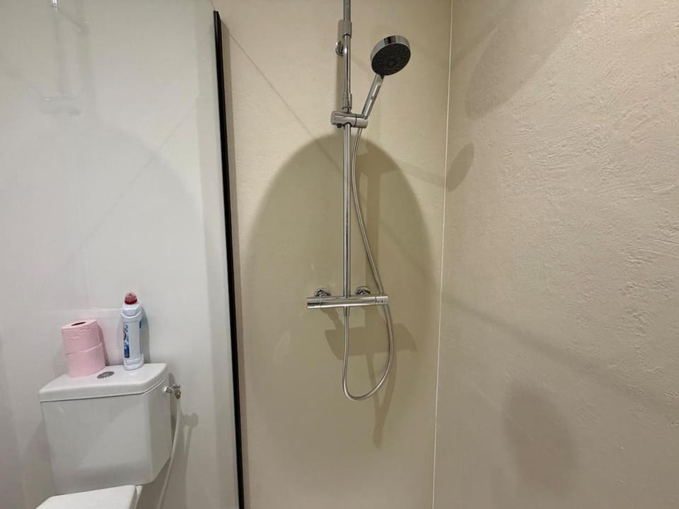 T2 rénové avec salon séparé, canapé, TV Apartment in Pays de la Loire