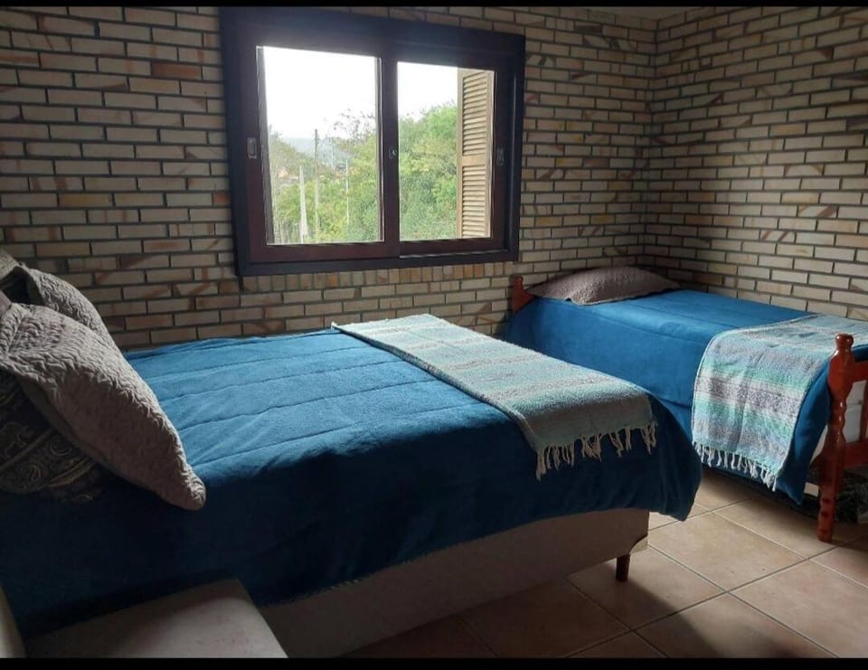 CASA, PRAIA DA FERRUGEM, 2 quart, ar-cond, Wi-Fi, PERTO DA PRAIA, 1 BANH, 1 LAVABO,GAROPABA ,SC House in Garopaba