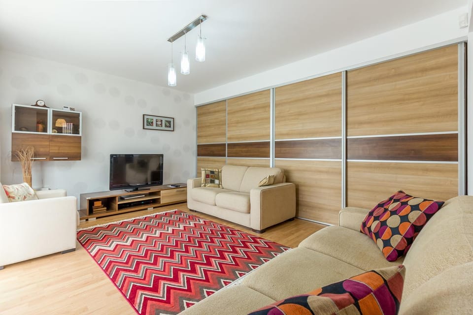 Living room, Photo of the whole room, Decorative detail